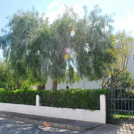 Moradia Com Piscina Em بيت للعطل *