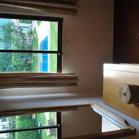 Moradia Com Piscina Em بيت للعطل *