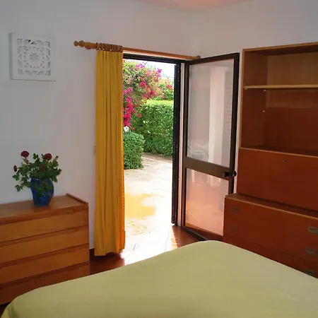 Moradia Com Piscina Em بيت للعطل